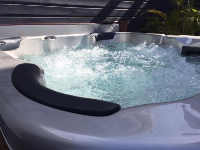 Ylang Residence Avec Piscine Chauffee & Jacuzzi Le Patelin Экстерьер фото